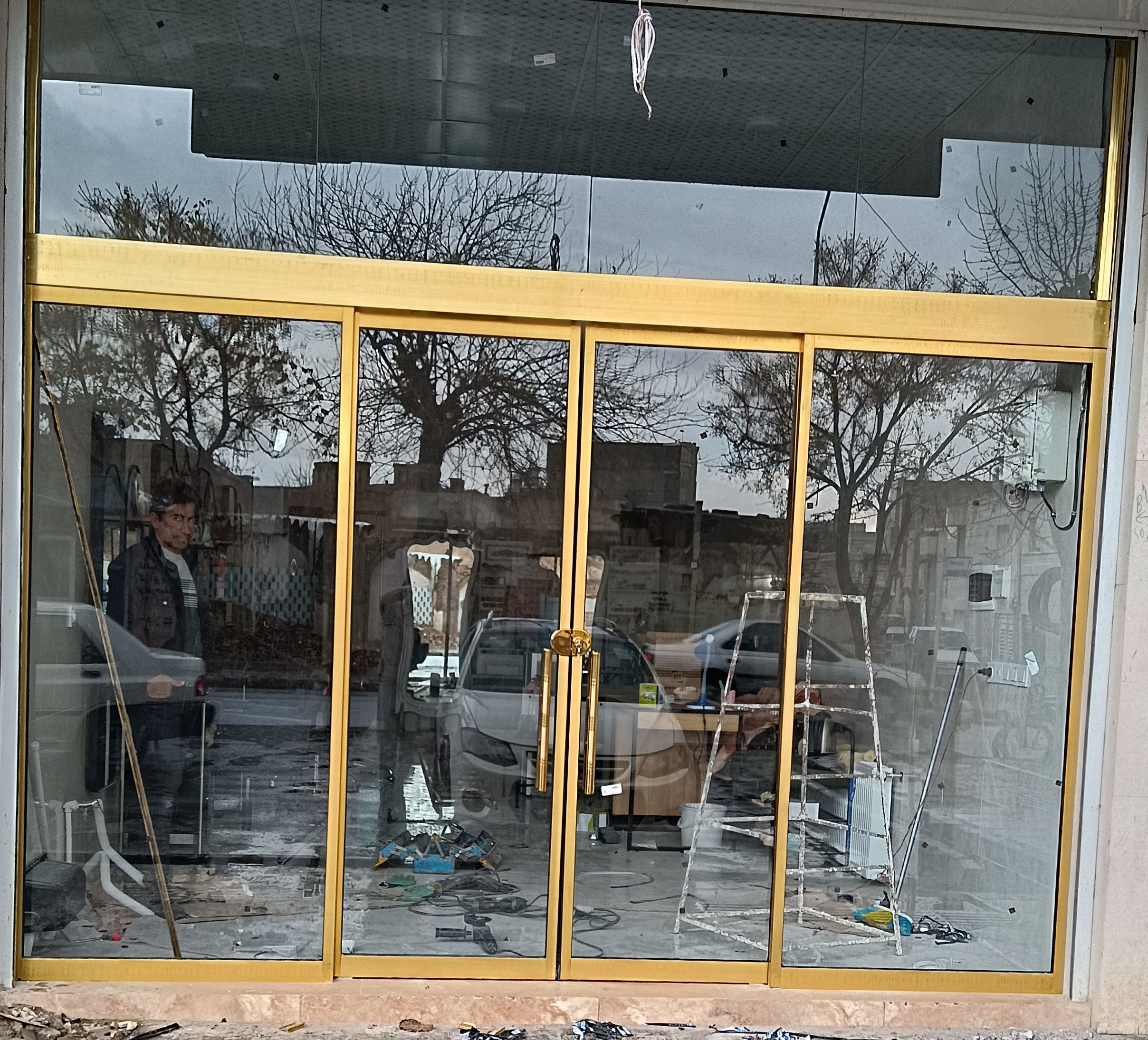 درب سکوریت با فریم طلایی